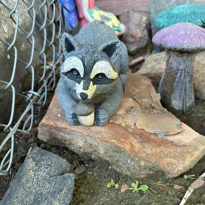 CONCRETE MUSHROOMS AND OTHER YARD ART