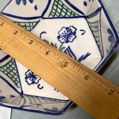 Lot 884 Blue & White China