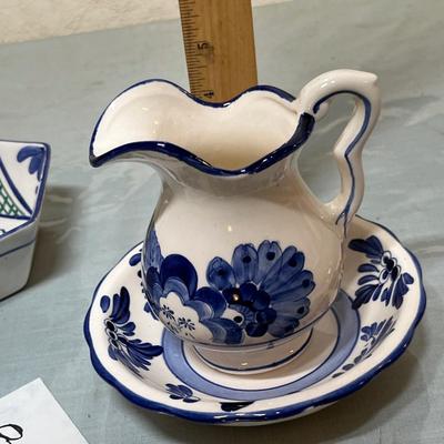 Lot 884 Blue & White China