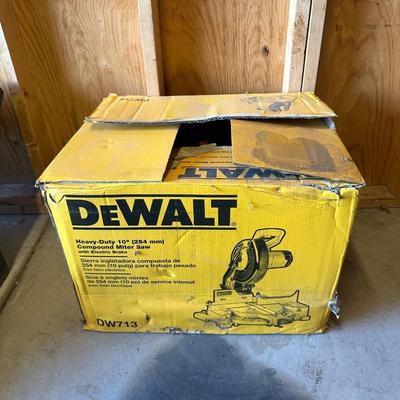 DEWALT HEAVY DUTY 10" COMPOUND MITER SAW