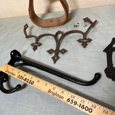 Lot 887 Cast Iron items