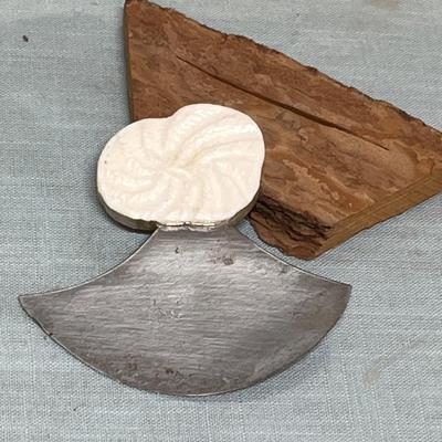 Lot 888 Ulu with Ivory handle and shank