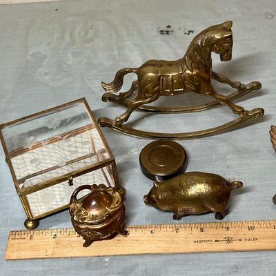 Lot 889 Brass decor