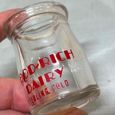 Lot 891 Vintage dairy creamers