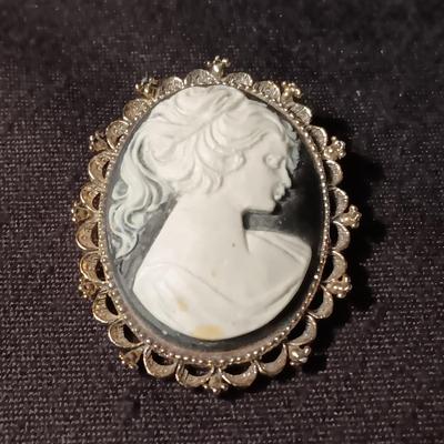 GENUINE PEARL 3 STRAND NECKLACE & 2 CAMEO BROOCHES