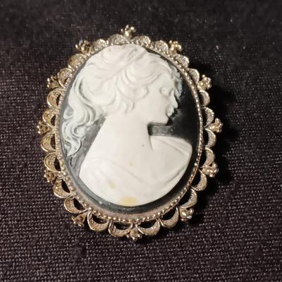 GENUINE PEARL 3 STRAND NECKLACE & 2 CAMEO BROOCHES