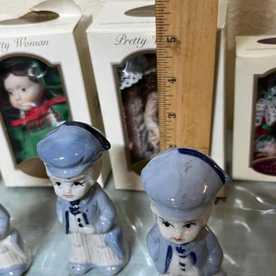 Lot 904 Small dolls