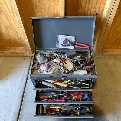 CRAFTSMAN TOOL CHEST FULL OF HAND TOOLS