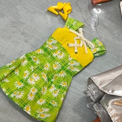 Lot 906 Barbie & other Dolls