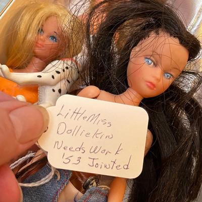 Lot 906 Barbie & other Dolls