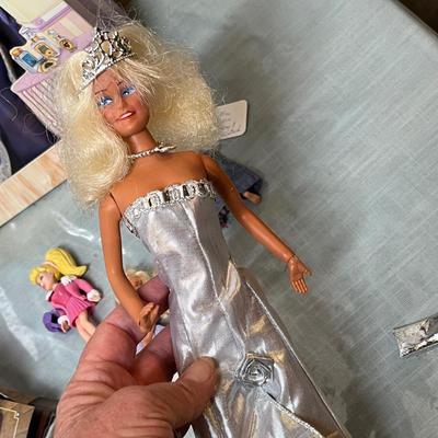 Lot 906 Barbie & other Dolls