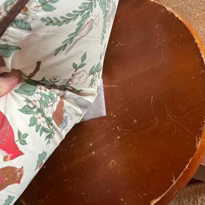 Lot 908 Stool and table