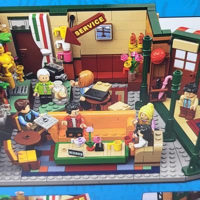 Sealed Friends Central Perk Lego Set 21319