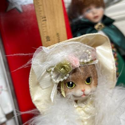 Lot 912 Lot of 3 dolls