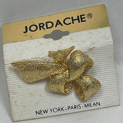 Vintage Jordache Gold Tone Tied Ribbon PBrooch in