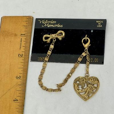 Victorian Memories Gold-tone bracelet with Heart-shaped Bangle