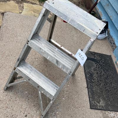 Lot 920 Step ladder
