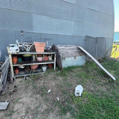 Lot 932 Cook stove & yard art