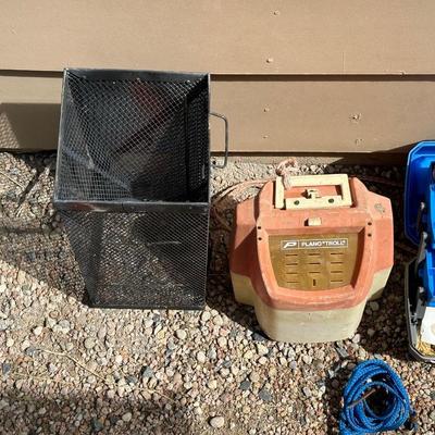 TACKLE BOX W/TACKLE, MINNOW BUCKET