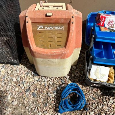 TACKLE BOX W/TACKLE, MINNOW BUCKET