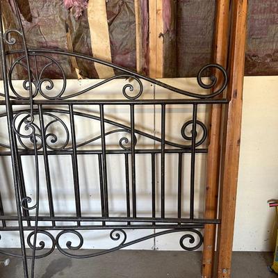 QUEEN SIZE IRON AND WOOD BED FRAME