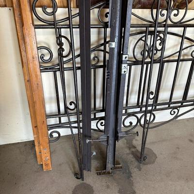QUEEN SIZE IRON AND WOOD BED FRAME