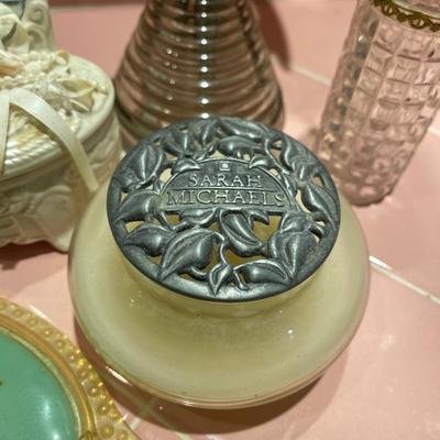 Bathroom Lot- vintage mirror