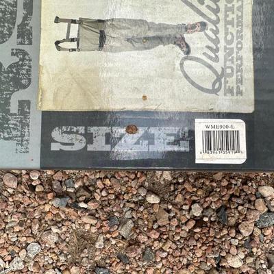 NEW BIB FISHING WADERS SIZE LARGE