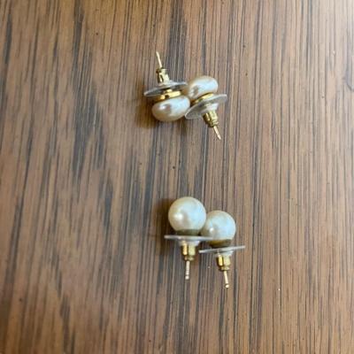 Earring- lot 1