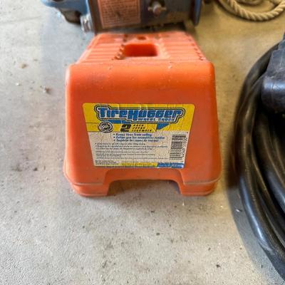 FLOOR JACK, TIRE HUGGER AND 220W CORDS