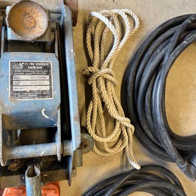 FLOOR JACK, TIRE HUGGER AND 220W CORDS