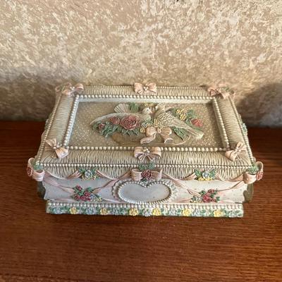 DRESSER BOXES AND VASES