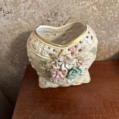 DRESSER BOXES AND VASES