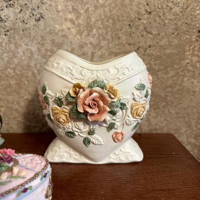 DRESSER BOXES AND VASES