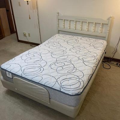Queen lift bed