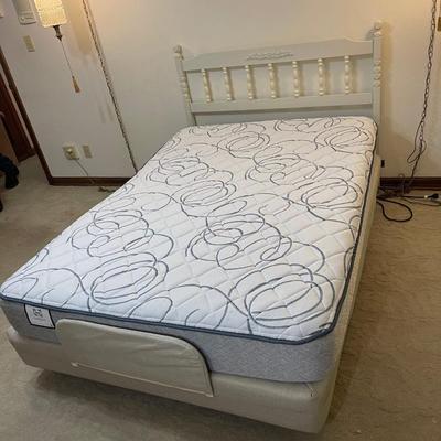 Queen lift bed