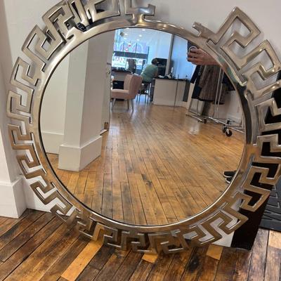 Round mirror