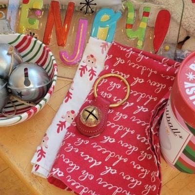 Mirror, holiday pillows