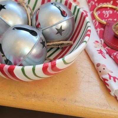 Mirror, holiday pillows