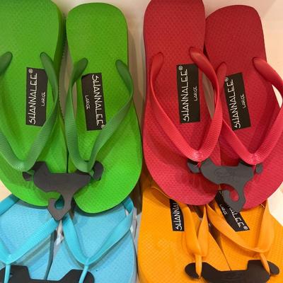 4 pair Large flip flops