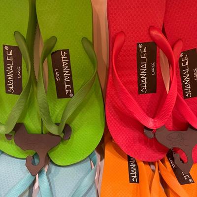 4 pair Large flip flops