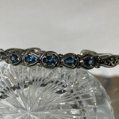 New Never Used CAROLYN POLLACK 925 Sterling Silver Blue Color Stones Swirl Cuff Bracelet Standard Size. (Jewelry #8).