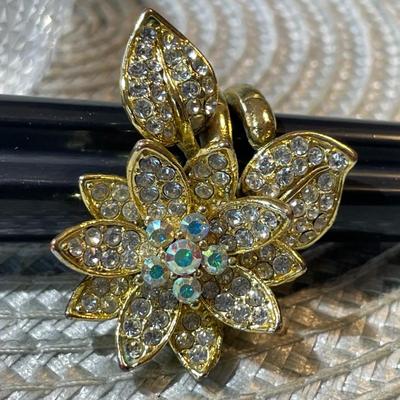 Vintage Gold-tone Crystal/Rhinestone Fashion Ring Size 5-3/4 in Good Preowned Condition.
