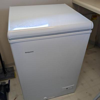 Like New Handy Size 4.9 Cu Ft