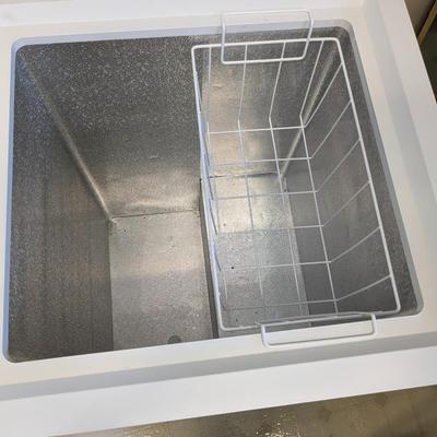 Like New Handy Size 4.9 Cu Ft