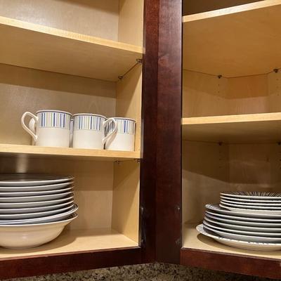 Complete dish set & serving bowls, trays & platters