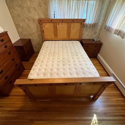 RUSTIC HACIENDA STYLE QUEEN BED WITH A SLEEP NUMBER MATTRESS SET