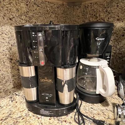 Kitchen appliance lot w/ pasta maker & blender