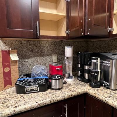 Kitchen Appliances including Bread Maker & NEW Geneva Coffee Maker