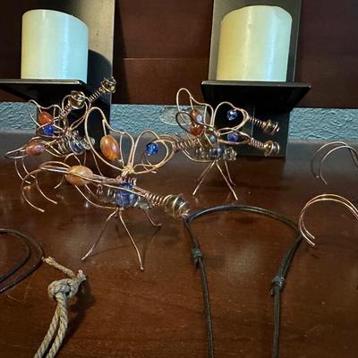 2 CANDLE SCONCES, BUTTERFLY AND GECKO ACCENTS